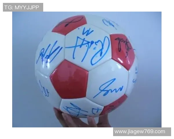 寻找足球明星签名的最佳地点和方式指南